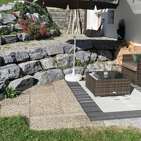 Le Lezard Et La Grenouille Bed & Breakfast Ovronnaz